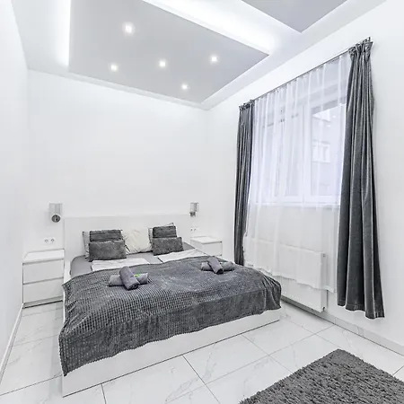 Pearl & White Luxury Residences Apartment